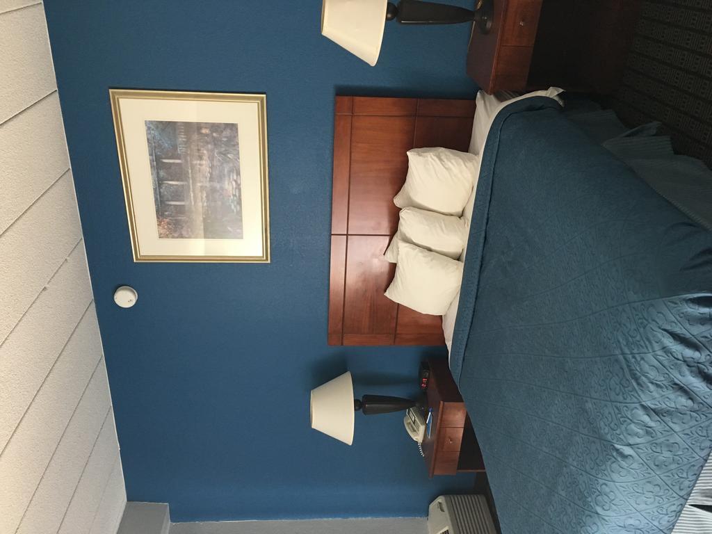 Rodeway Inn Грийнфийлд Екстериор снимка