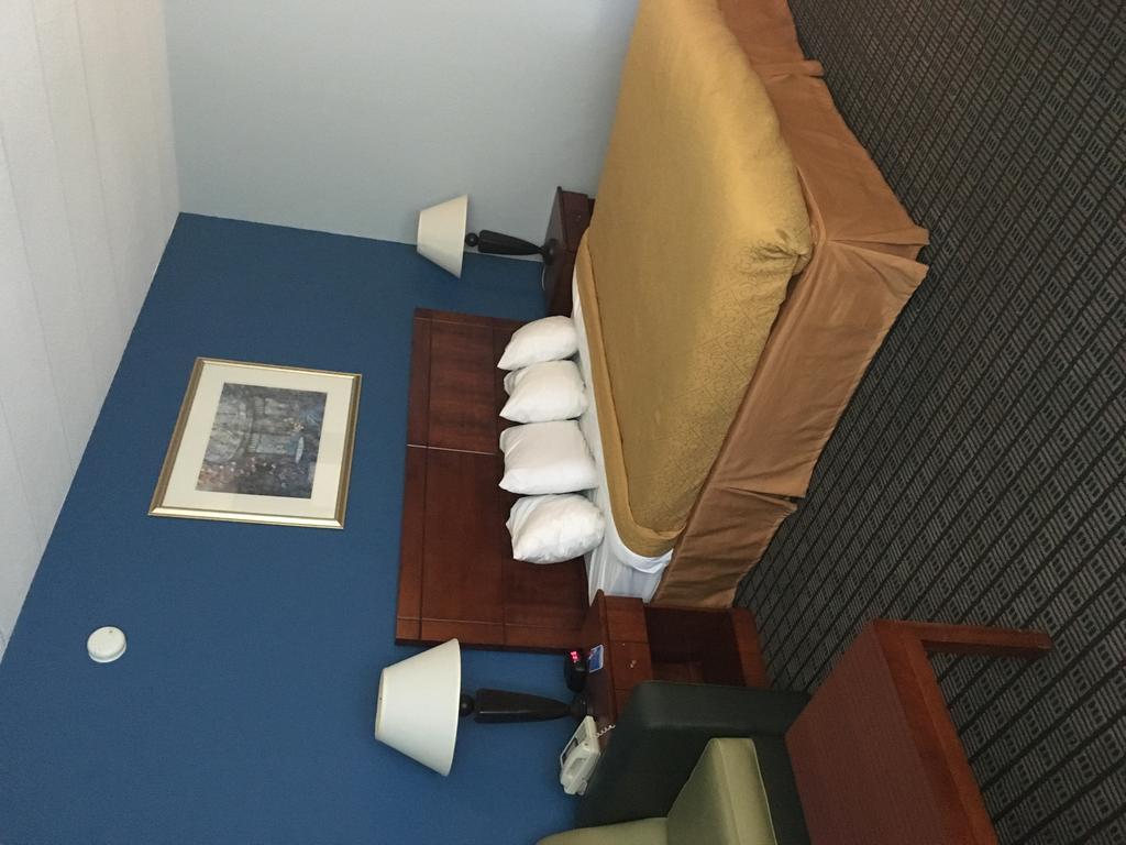 Rodeway Inn Грийнфийлд Екстериор снимка