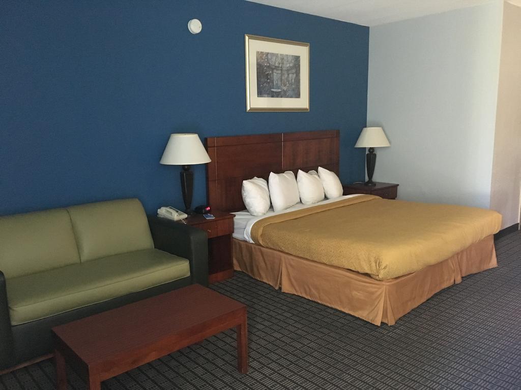 Rodeway Inn Грийнфийлд Екстериор снимка
