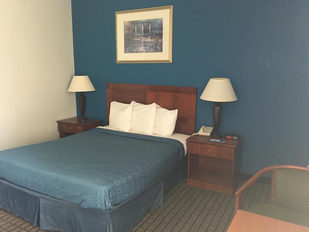 Rodeway Inn Грийнфийлд Екстериор снимка
