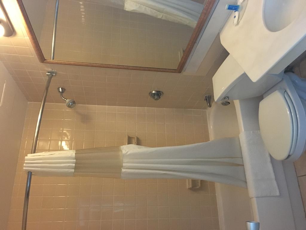 Rodeway Inn Грийнфийлд Екстериор снимка