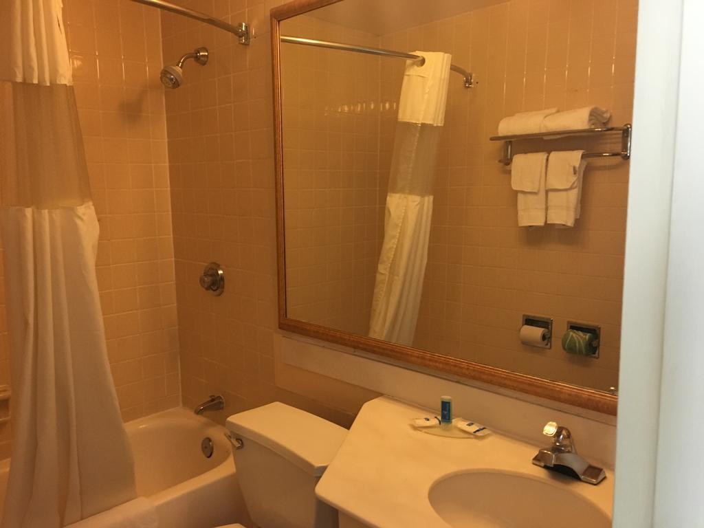 Rodeway Inn Грийнфийлд Екстериор снимка