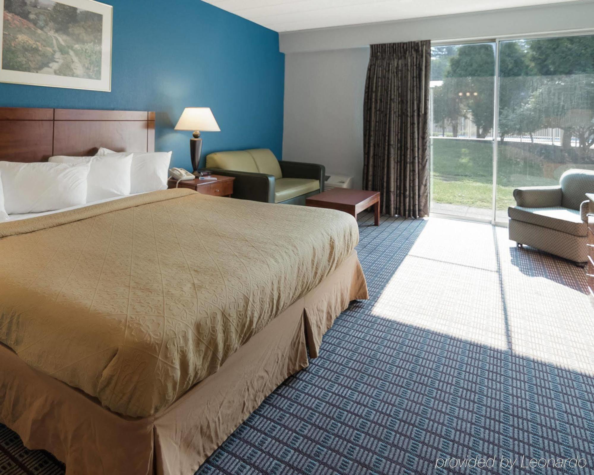 Rodeway Inn Грийнфийлд Екстериор снимка