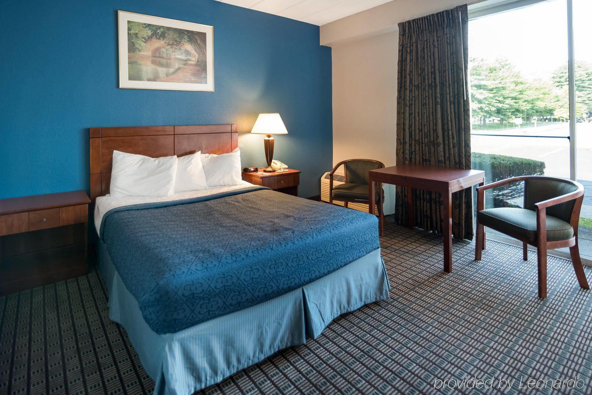 Rodeway Inn Грийнфийлд Екстериор снимка