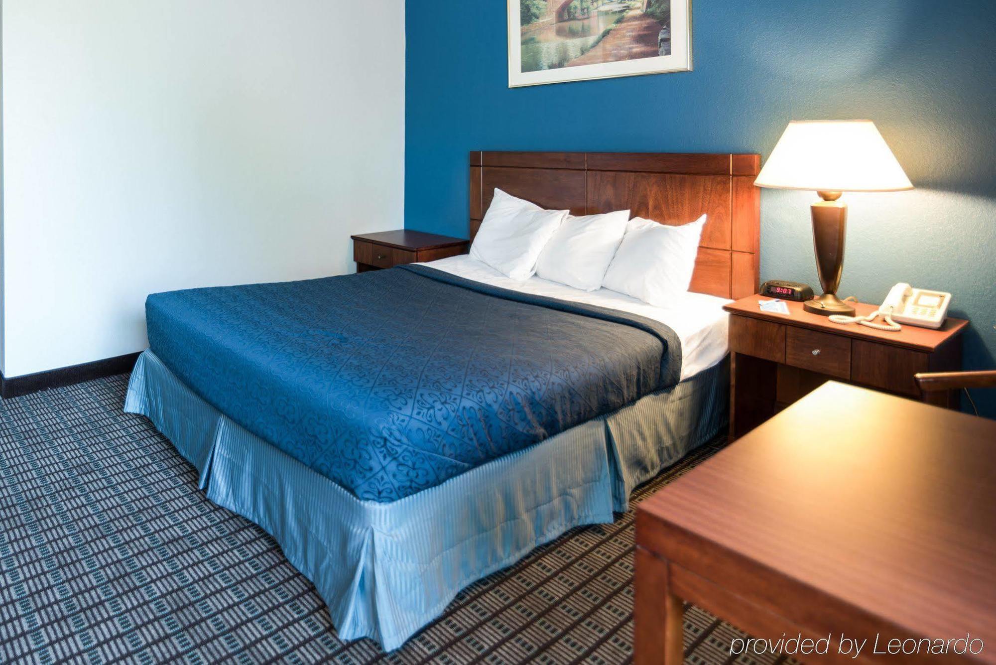 Rodeway Inn Грийнфийлд Екстериор снимка