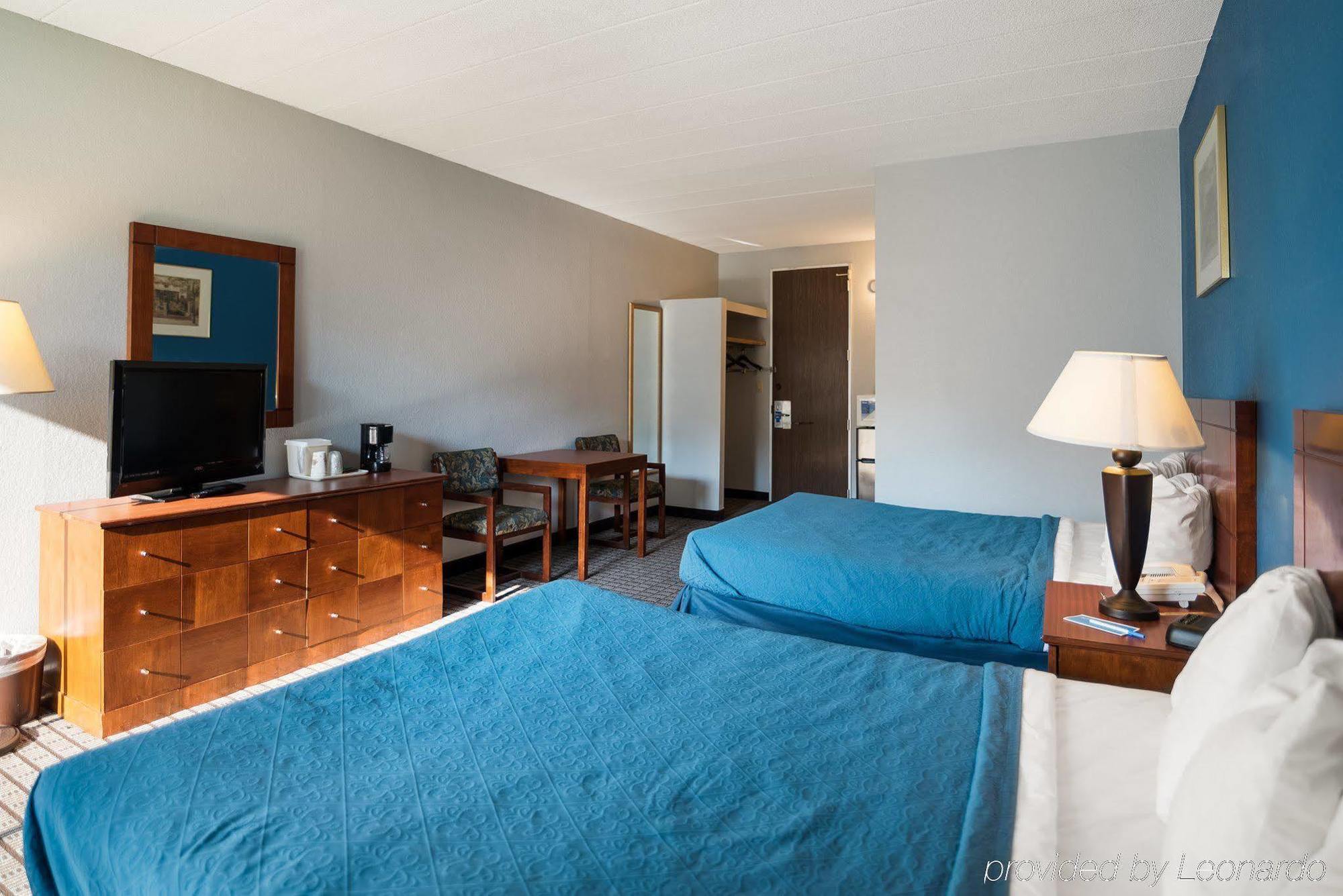 Rodeway Inn Грийнфийлд Екстериор снимка