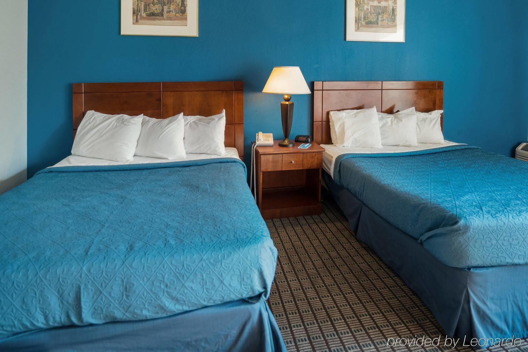 Rodeway Inn Грийнфийлд Екстериор снимка