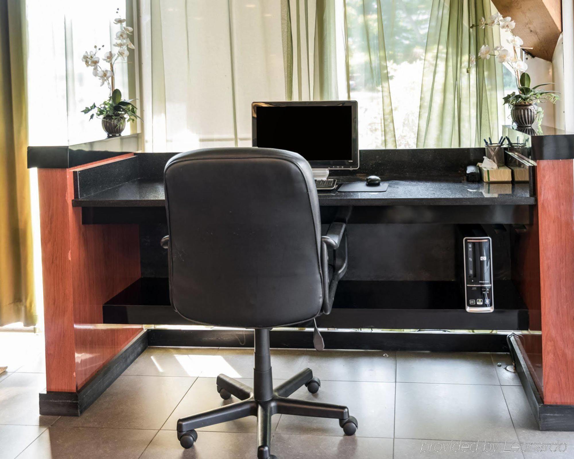 Rodeway Inn Грийнфийлд Екстериор снимка