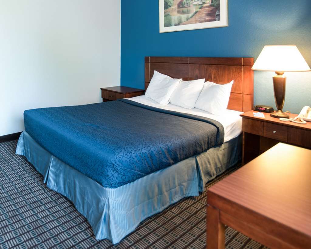 Rodeway Inn Грийнфийлд Стая снимка