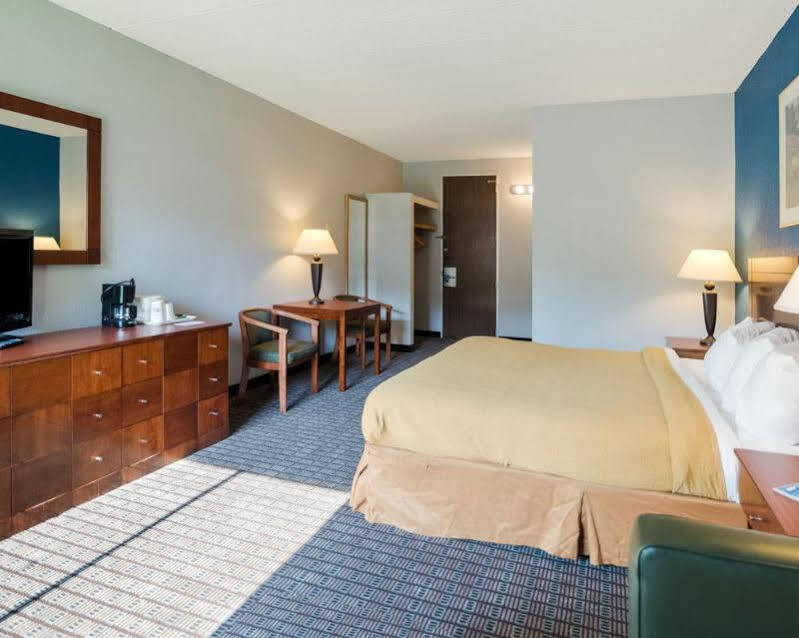 Rodeway Inn Грийнфийлд Екстериор снимка